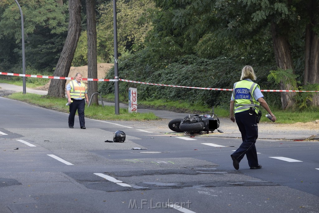 Schwerer Krad PKW Unfall Koeln Muelheim Am Springborn Cottbuserstr P054.JPG - Miklos Laubert